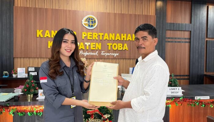 Kantah Toba Serahkan Sertipikat PTSL untuk Warga Patane IV, Percepat Kepastian Hukum Aset Tanah