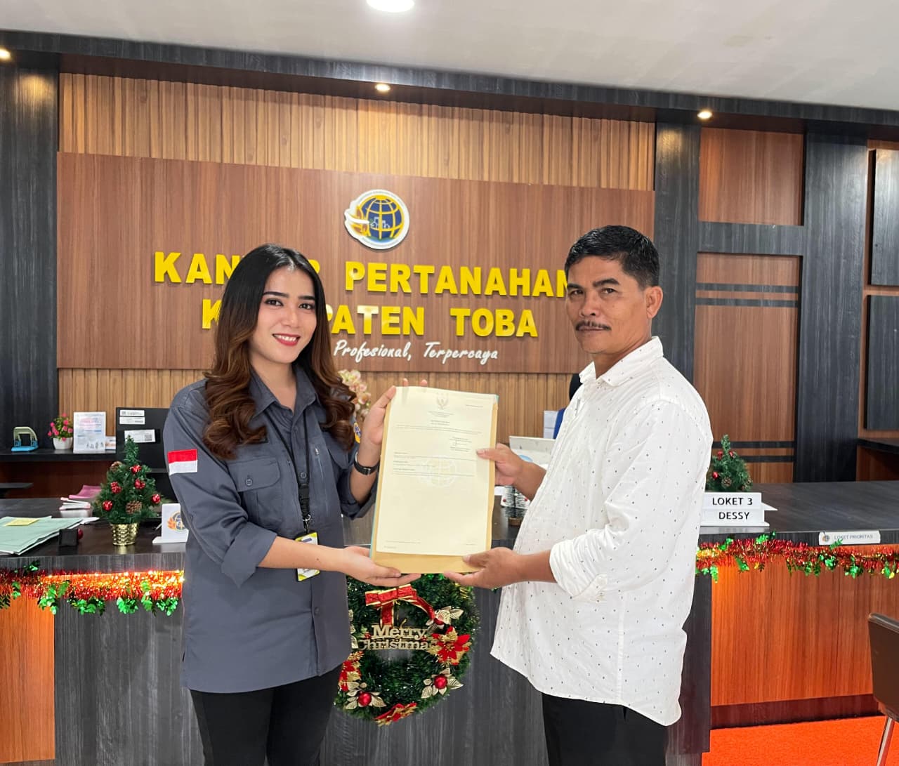 Serahkan Sertipikat PTSL