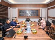 Kunjungi Dua Kantah di Sumut, Wamen Ossy Monitoring Kesiapan WBBM hingga Serahkan Sertipikat kepada Masyarakat