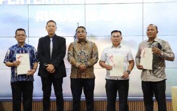 Serahkan Sertipikat Rumah Ibadah