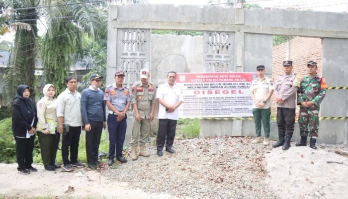 Pemko Binjai Segel Bangunan Ilegal di Bantaran Sungai Binjai Selatan