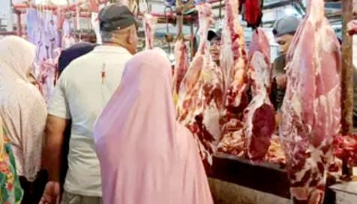 Meski Harga Daging Mahal, Warga Madina Tetap Beli untuk Sahur Pertama Ramadan
