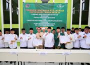 Serahkan Sertipikat Tanah Wakaf