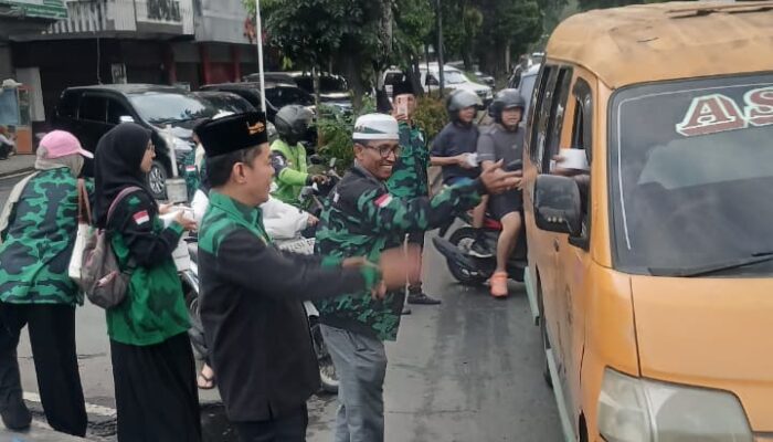 Semarak Ramadan, GPK Sumut Turun ke Jalan Bagikan Takjil untuk Masyarakat