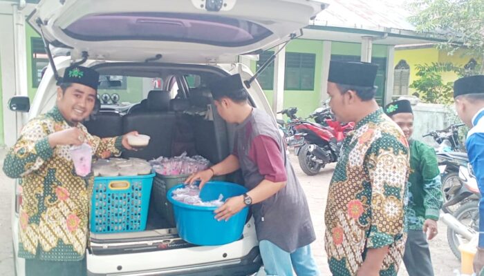 MWC NU Bukit Malintang Gelar Aksi “NU Berbagi”, Bagikan 600 Paket Takjil Gratis di Jalinsum