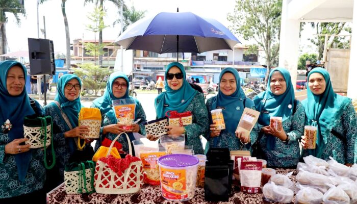 Ratusan Paket Pangan Murah Ramadan TP PKK Madina Ludes dalam Waktu Singkat