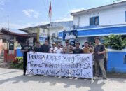 Massa Geruduk Kantor Desa Tanjung Gusta