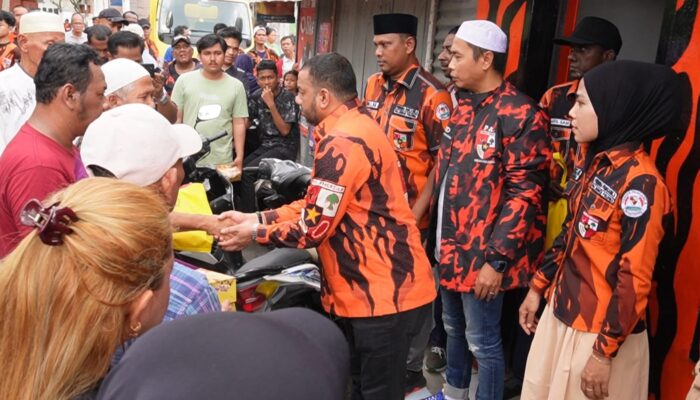Rommy Van Boy Bagikan 1.000 Paket Idulfitri untuk Kader dan Warga