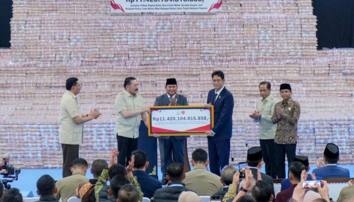 Wamen Ossy Saksikan Penyerahan Denda Administratif Rp11,4 Triliun oleh Satgas PKH sebagai Wujud Penyelamatan Kekayaan Negara