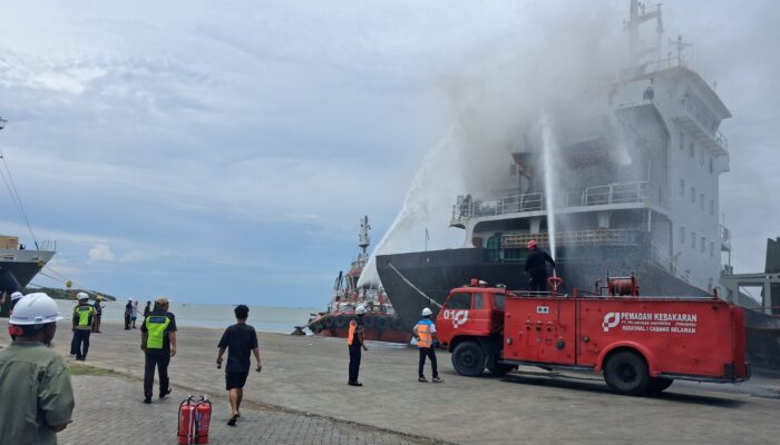 Asap Muncul di Kapal KM Bintang Mas, Pelindo Pastikan Operasional Tetap Optimal Layani Pengguna Jasa