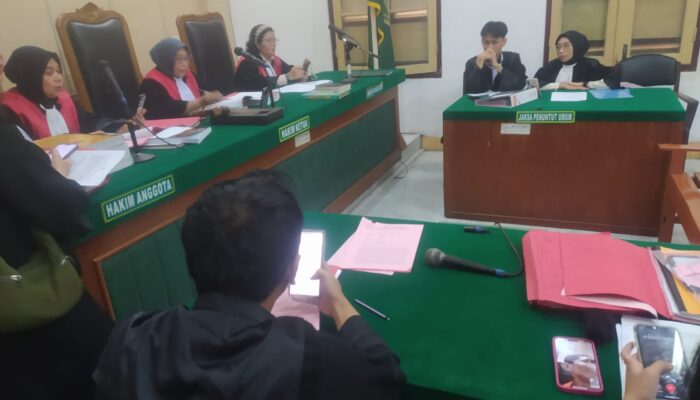 Bawa Kue ke Bank Mandiri, Pegawai PT TSI Didakwa Palsukan 54 Cek hingga Rugikan Rp123,2 Miliar