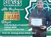 Guru Besar FDK UINSU Terima Award Penulis Buku Produktif Versi Perma Pendis Indonesia