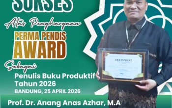 Guru Besar FDK UINSU Terima Award Penulis Buku Produktif Versi Perma Pendis Indonesia