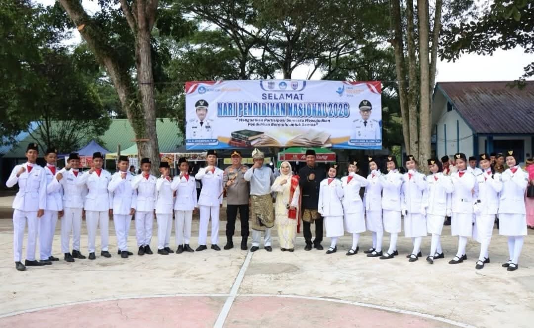 Peringati Hardiknas