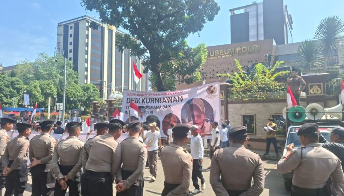 Gelar Aksi Ketiga, Massa Desak Kapolri Tolak Banding dan Pidanakan Kompol DK