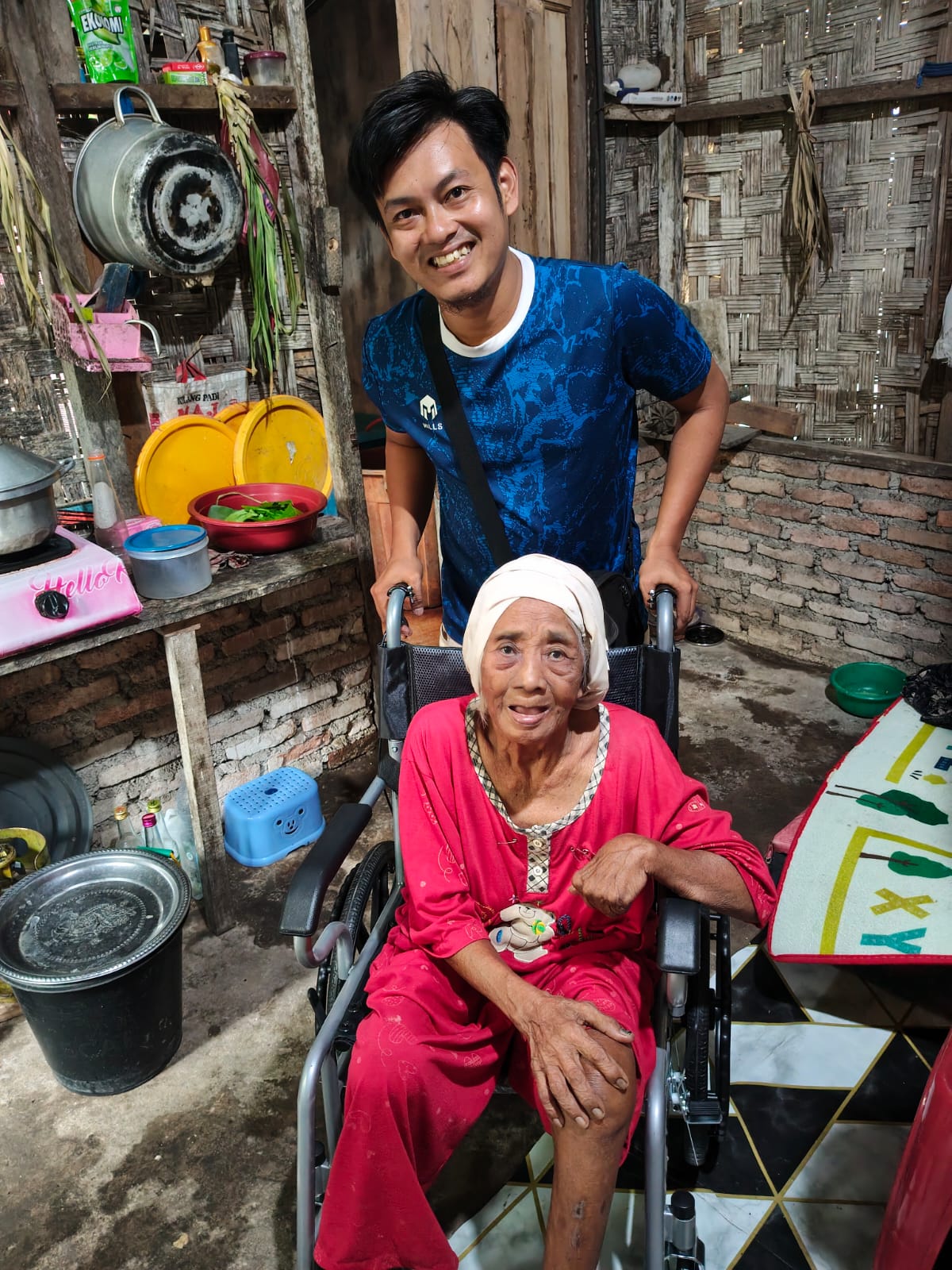 Bantuan Kursi Roda