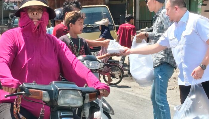 Jumat Berkah, DPW PAN Sumut Bagikan 200 Paket Makan Siang kepada Masyarakat Perbaungan