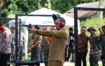 Menembak Bersama
