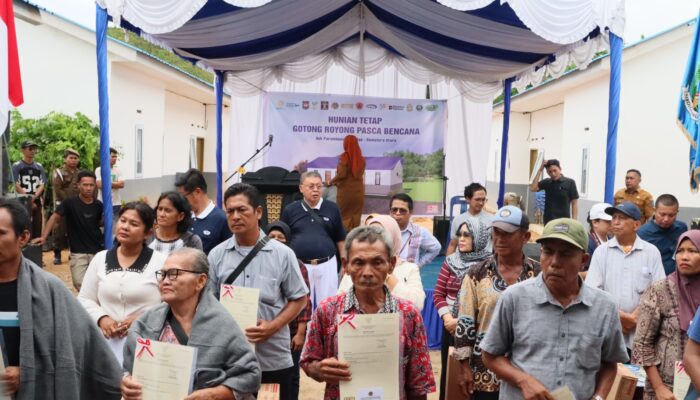 Kantor Pertanahan Sibolga Serahkan Sertipikat Huntap, Wujud Kepastian Hukum bagi Korban Bencana