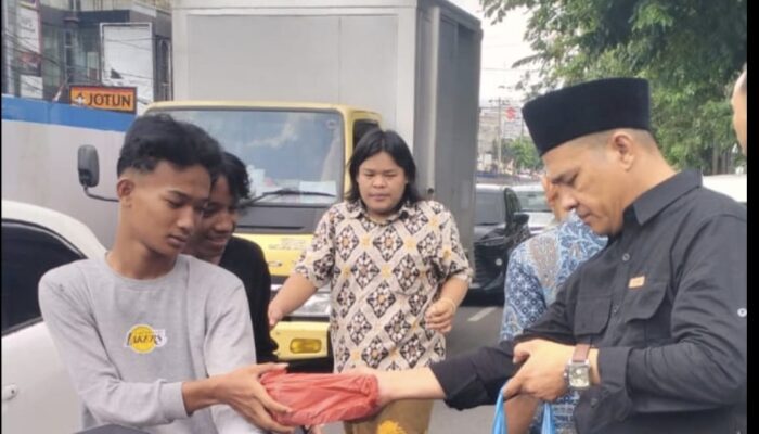 Tebar Kepedulian di Jumat Berkah, DPC GRIB Jaya Medan Bersama GRIB Jaya Medan Petisah Bagikan 500 Nasi Kotak kepada Masyarakat