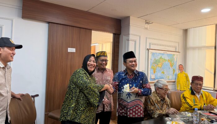 Soliditas dan Gotong Royong Jadi Tradisi Kader, Balitbang Partai Golkar Rayakan Milad ke-63 Prof. Ganjar Razuni