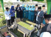 Ziarah Makam Mantan Bupati