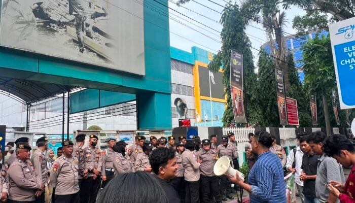 Aliansi Mahasiswa Demo di PLN UID Sumut dan Kejatisu, Desak Penuntasan Kasus Dugaan Korupsi Proyek SPKLU