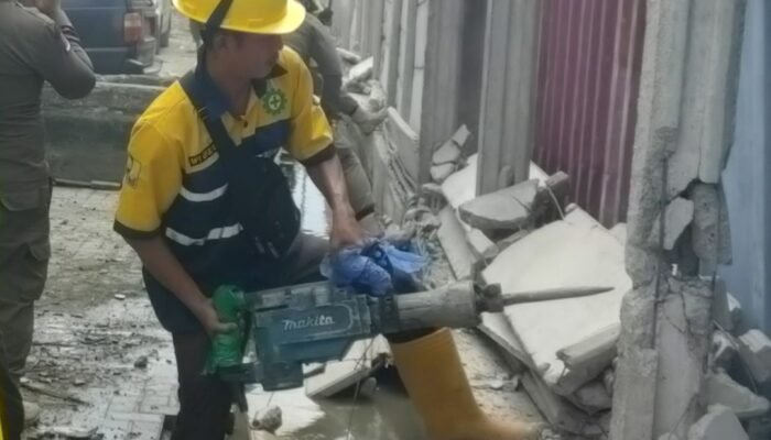 Perjuangan Dr. Darmawan Yusuf untuk PT Belawan Indah Berbuah Hasil, Pemko Rubuhkan Tembok PT SBP