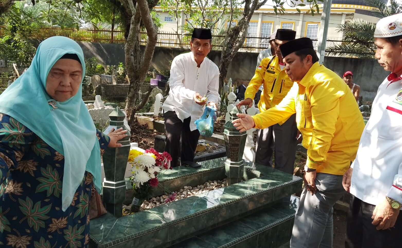 IKLAB RAYA Ziarah ke Makam Tokoh Pendiri: Mengenang Jasa, Menjemput Berkah Milad ke-36