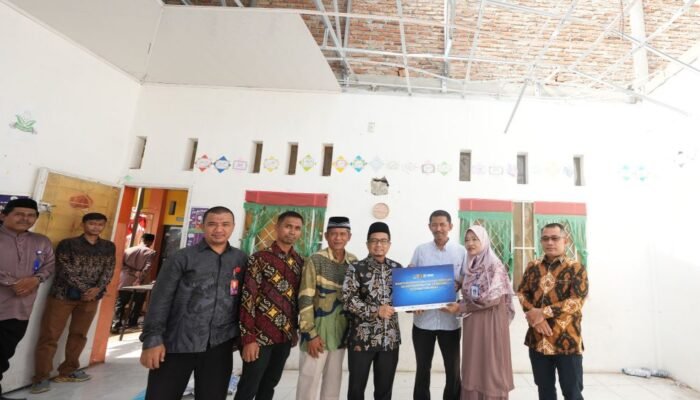 Diterjang Puting Beliung, SD Muhammadiyah 28 Medan Dapat Bantuan Renovasi dari UMSU