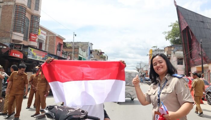 Kantah Toba Turut Serta dalam Gerakan Pembagian Sepuluh Juta Bendera Merah Putih