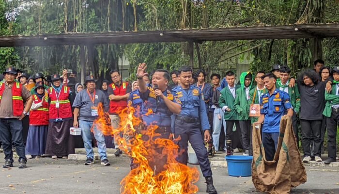 Satpol PP Sumut Bidang Damkar Gelar Pelatihan Pemadaman Kebakaran dan Penyelamatan di USU