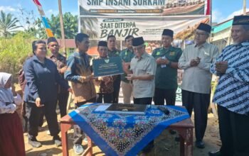 Peduli Pendidikan Korban Bencana, Wamen Dikdasmen dan Ketum PP PERSIS Resmikan Kelas Darurat di Tapteng