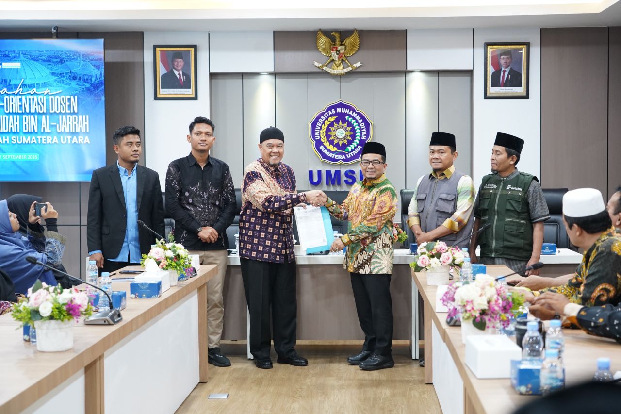 Penggabungan Ma’had Abu Ubaidah ke UMSU, Rektor Serahkan SK Dosen dan Tendik