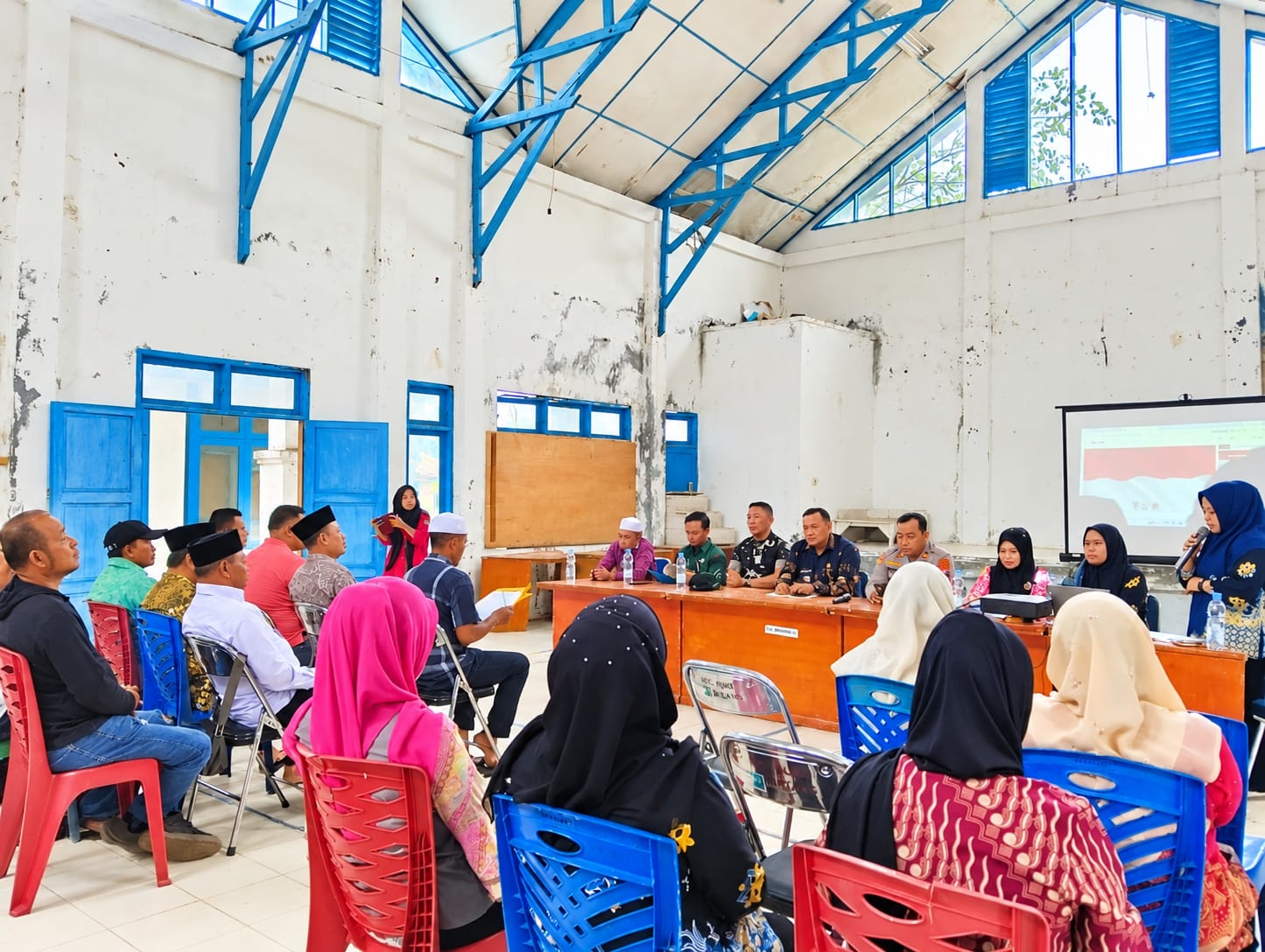 Camat Bukit Malintang, Zorro Lubis, memimpin Rakor Lintas Sektoral yang digelar di Aula Kantor Camat Bukit Malintang, Kamis (24/9/2026).