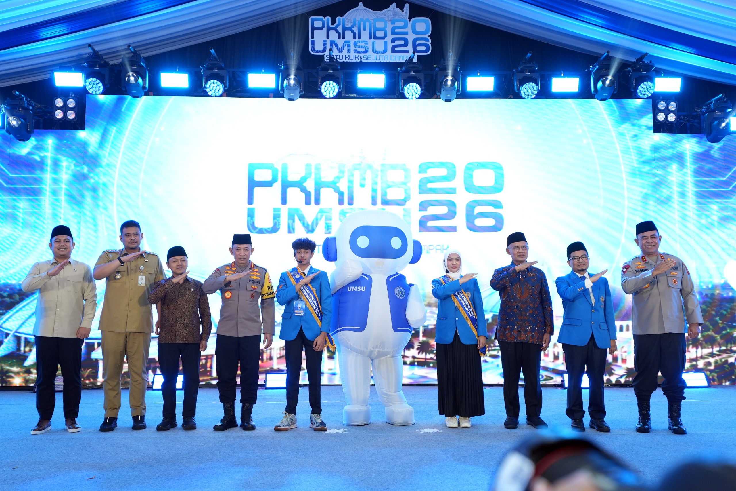 Ketua Umum PP Muhammadiyah Prof. Dr. Haedar Nashir, M.Si., Kapolri Jenderal Polisi Listyo Sigit Prabowo, dan Gubernur Sumatera Utara Muhammad Bobby Afif Nasution hadir langsung menyambut 6.027 mahasiswa baru UMSU.