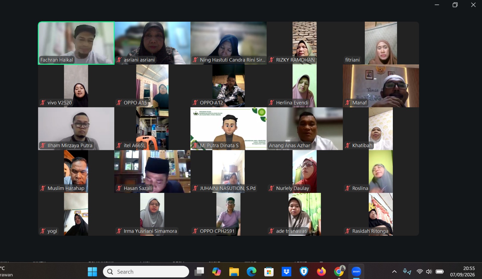 TEKS FOTO : Jajaran pimpinan Fakultas Dakwah dan Komunikasi UIN Sumatera Utara bersama orang tua mahasiswa saat mengikuti Zoom Meeting, Rabu malam (9/9/2026). Pertemuan diikuti sebanyak 201 orang tua mahasiswa FDK UINSU. (foto/msj)