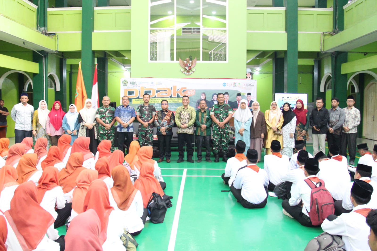 NARSUM : Dandim Medan ikut memeriahkan kegiatan PBAK FDK UIN Sumut, Rabu lalu. (foto/msj)