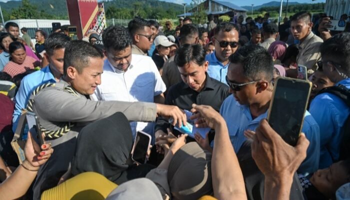 Kunjungi Huntara Tapsel, Wapres Gibran dan Gubernur Bobby Pastikan Huntap Segera Dibangun