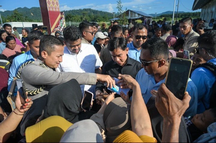Kunjungi Huntara Tapsel
