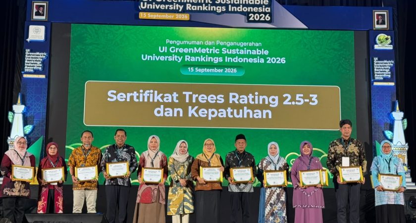 Rektor UINSU Medan, Prof. Dr. Nurhayati, M.Ag menerima Certificate of Compliance dari UI GreenMetric dengan predikat Platinum serta meraih Trees Rating 2,5 dari 5 pada tahun 2026.
