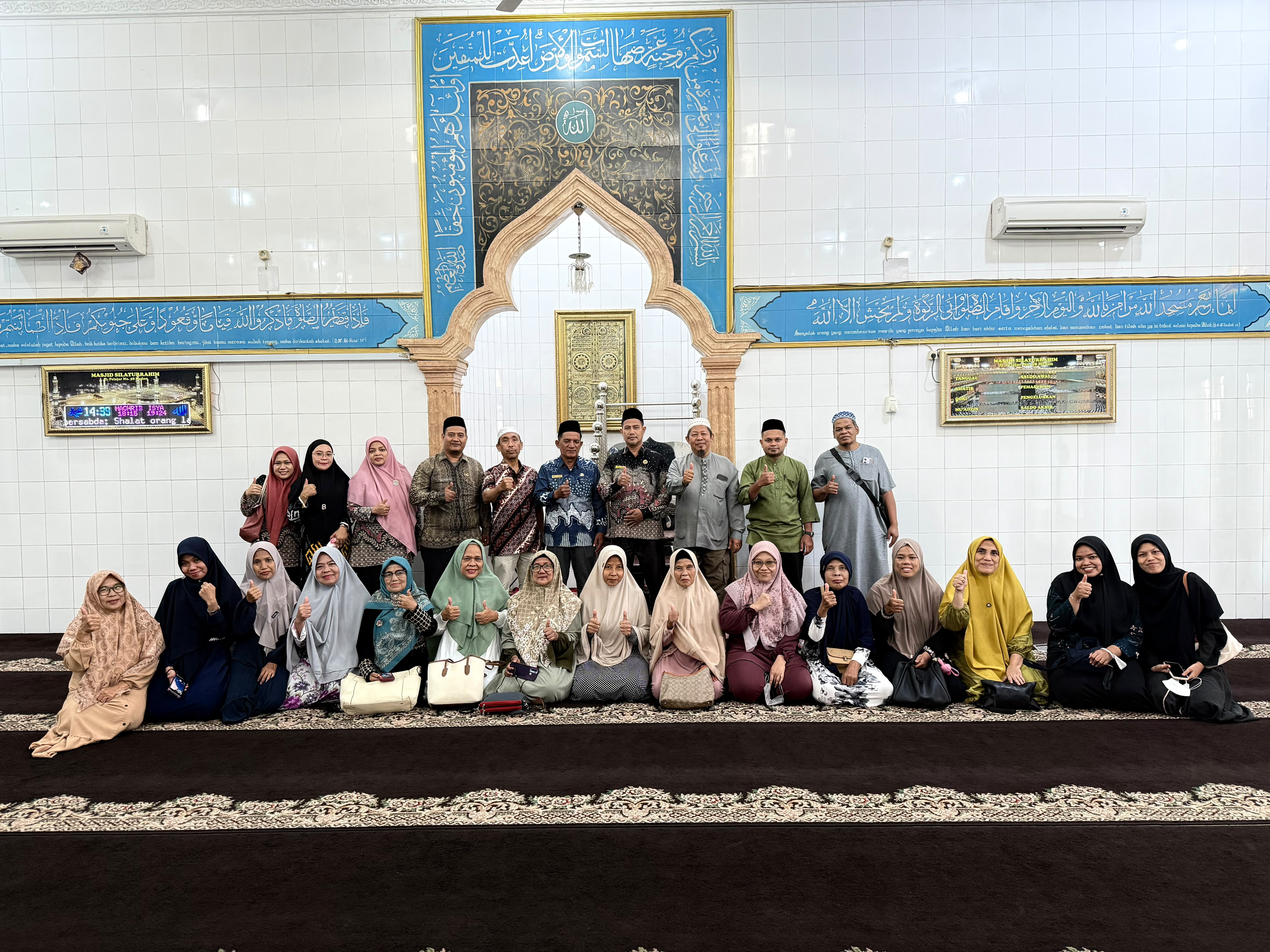 KUA Kecamatan Medan Kota Sosialisasikan Pemahaman Magrib Mengaji kepada Jamaah Penerima Bantuan