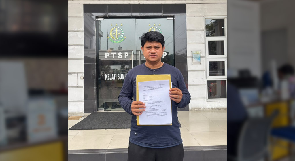 Iskandar Muda Harahap mendatangi Kejati Sumut di Medan, Rabu (21/10/2026), untuk melaporkan dugaan korupsi pada proyek rehabilitasi irigasi di Kabupaten Labuhanbatu. Ia menuntut aparat penegak hukum mengusut tuntas indikasi penyelewengan anggaran yang berdampak pada buruknya kualitas bangunan irigasi tersebut. (Istimewa/Dok. Iskandar)
